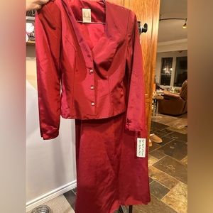 WATTERS and WATTERS VINTAGE pant suit. Imported lined fabric. Size 8-10